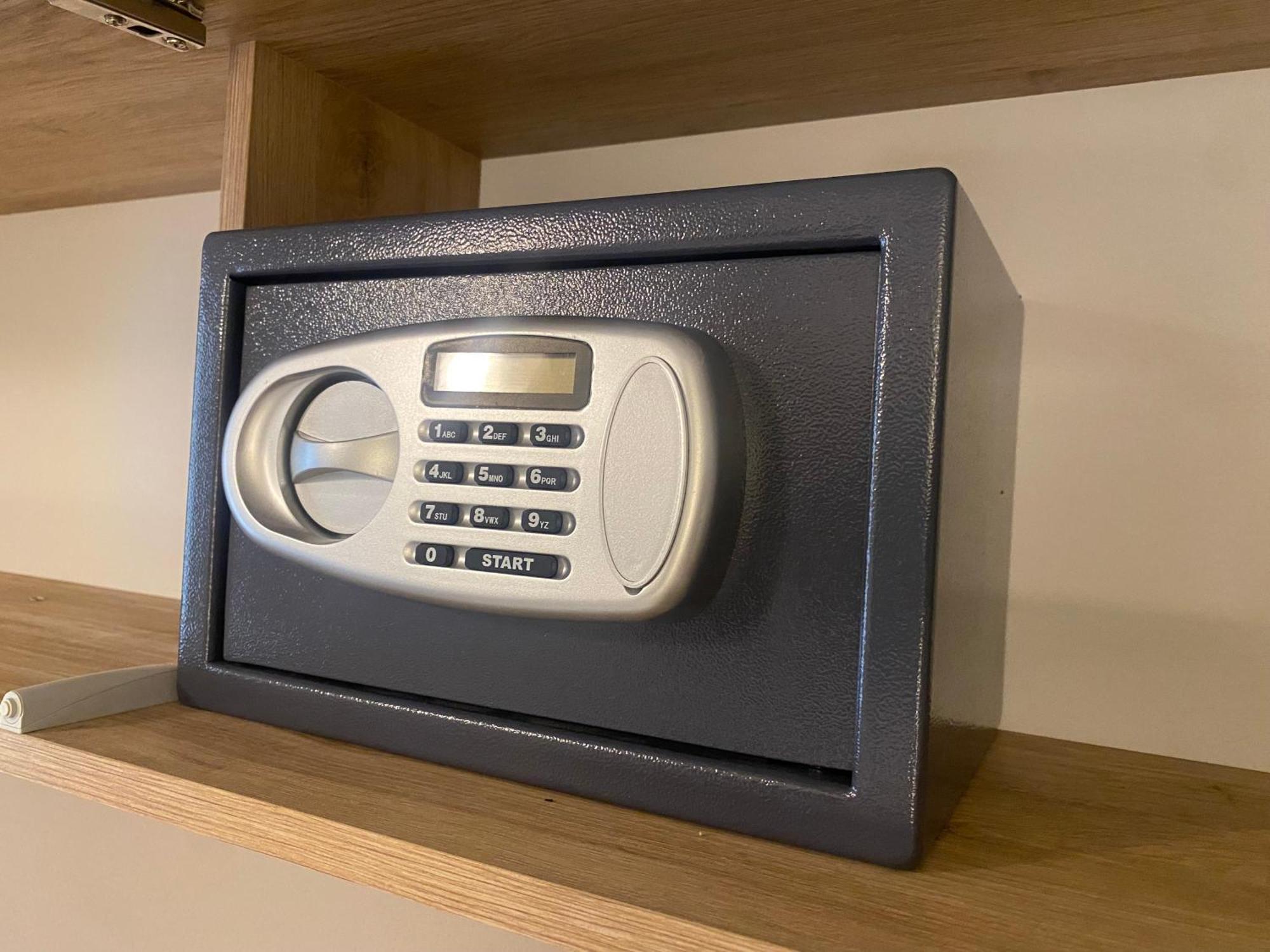 Appartamento Anna - Comfort E Stile In Centro Storico Imola Luaran gambar