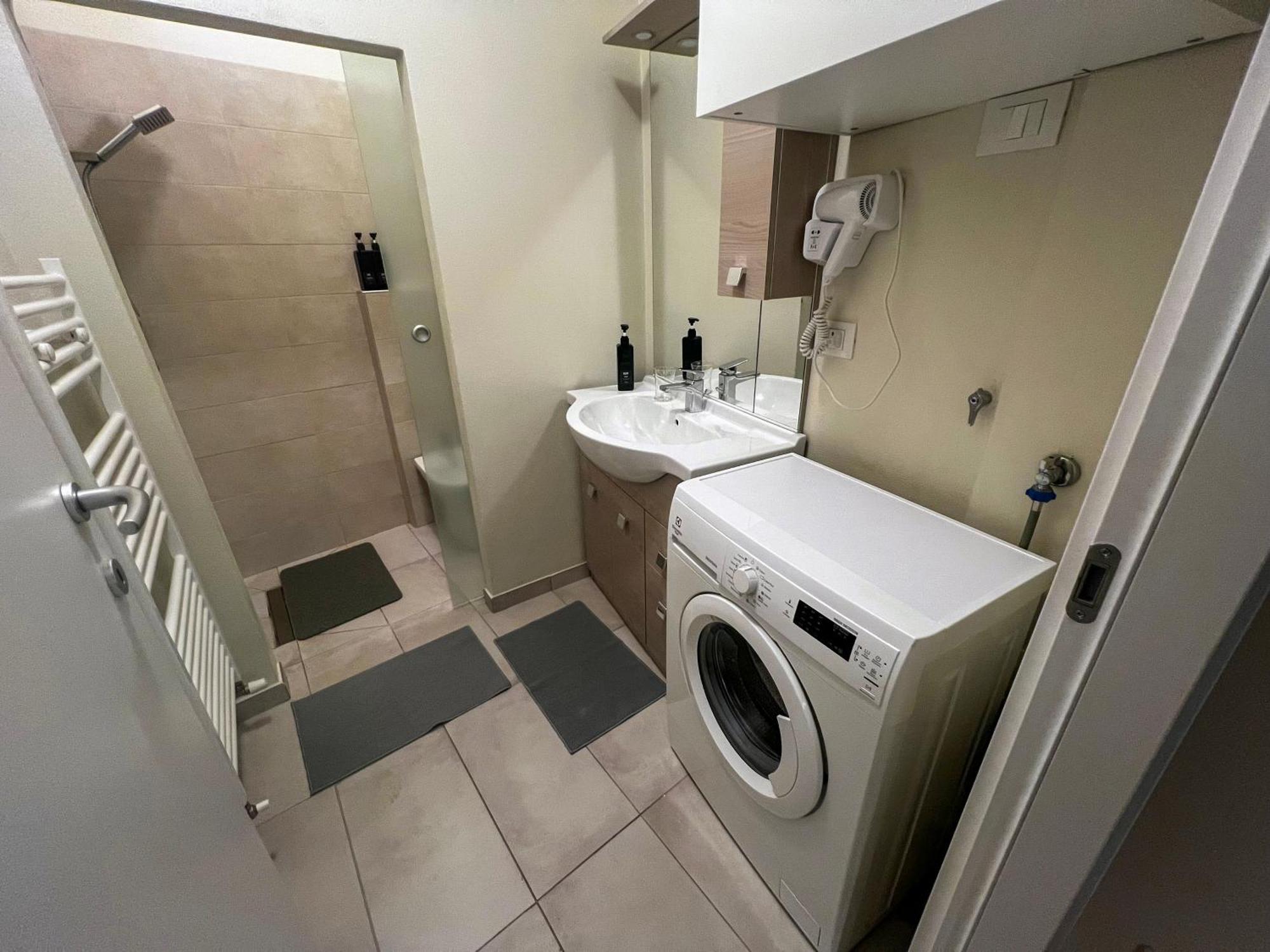 Appartamento Anna - Comfort E Stile In Centro Storico Imola Luaran gambar